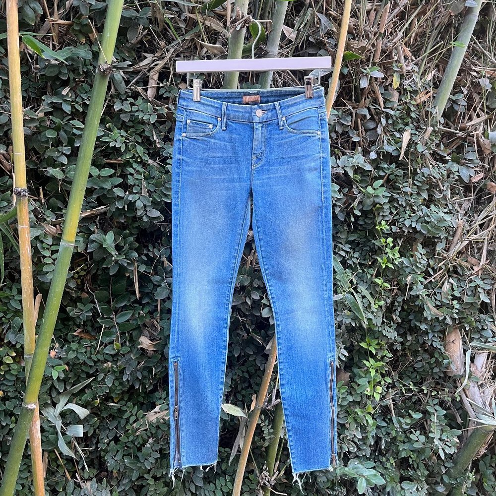 NWT MOTHER 90% cotton light blue jeans w zipper details (size 25)